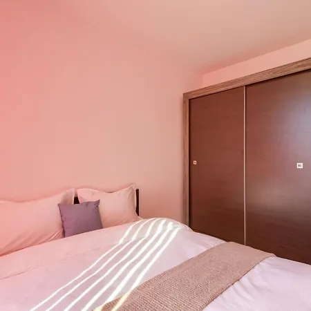 Stylish Black Sea 2 Apartment